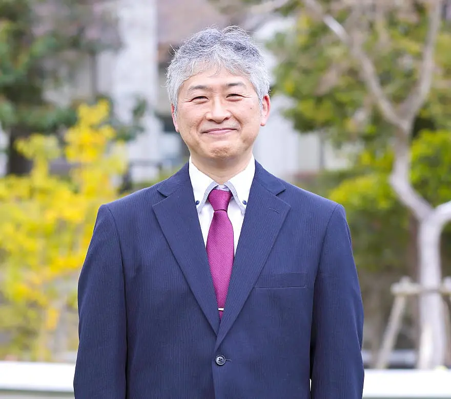 article-decarbonization-001-researcher.webp