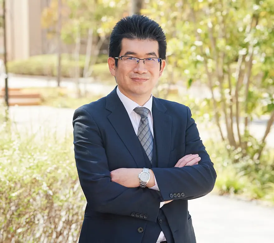 article-decarbonization-003-researcher.webp