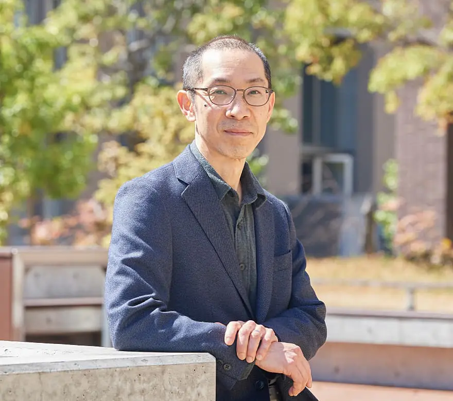 article-decarbonization-004-researcher.webp